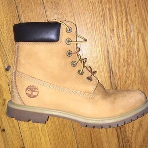 Women‘ s size 10 internal wedge Timbs